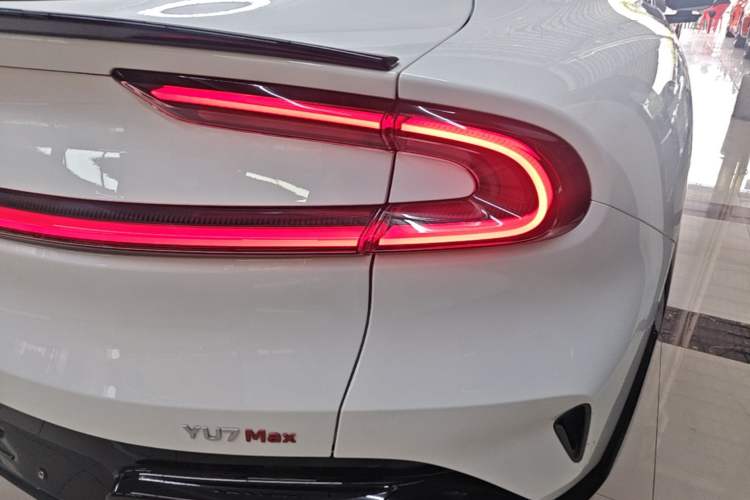 Used Xiaomi Auto YU7 2025 Ultra-Long Range High-Performance All-Wheel-Drive Max Edition Right Rear Taillight