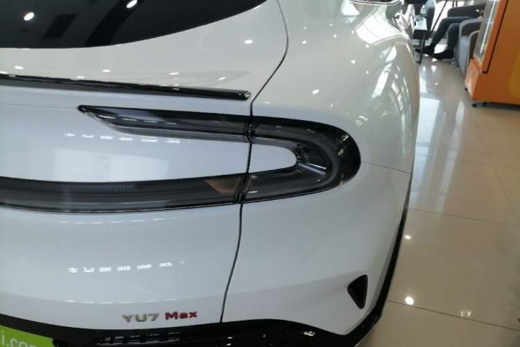 Used Xiaomi Auto YU7 2025 Ultra-Long Range High-Performance All-Wheel-Drive Max Edition Right Rear Taillight
