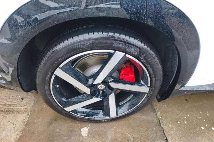Used Xiaomi Auto YU7 2025 Ultra-Long Range High-Performance All-Wheel-Drive Max Edition Right Rear Wheel Hub
