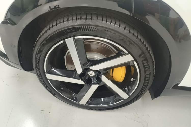 Used Xiaomi Auto YU7 2025 Ultra-Long Range High-Performance All-Wheel-Drive Max Edition Right Rear Wheel Hub