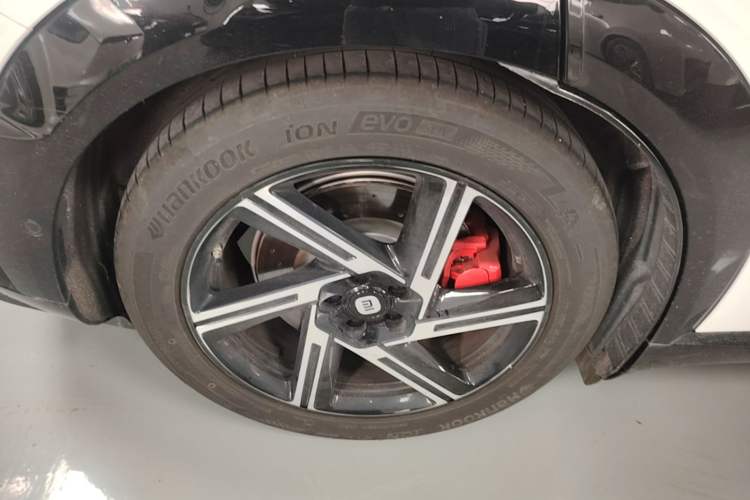 Used Xiaomi Auto YU7 2025 Ultra-Long Range High-Performance All-Wheel-Drive Max Edition Right Rear Wheel Hub