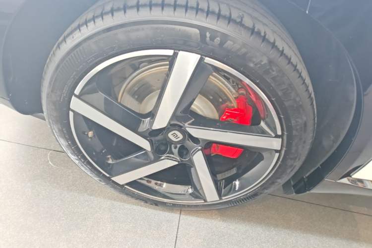Used Xiaomi Auto YU7 2025 Ultra-Long Range High-Performance All-Wheel-Drive Max Edition Right Rear Wheel Hub