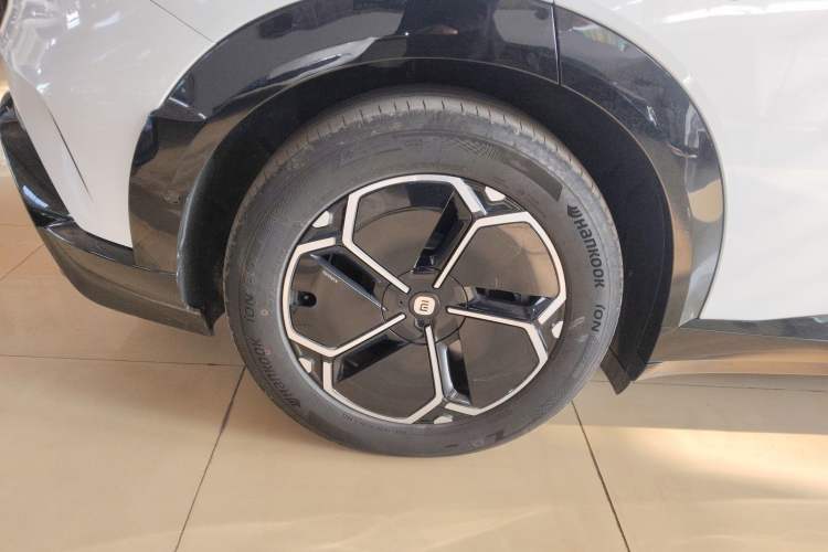 Used Xiaomi Auto YU7 2025 Ultra-Long Range Rear-Wheel Drive Version Right Rear Wheel Hub