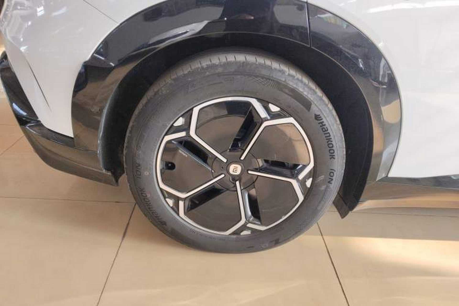 Used Xiaomi Auto YU7 2025 Ultra-Long Range Rear-Wheel Drive Version Right Rear Wheel Hub