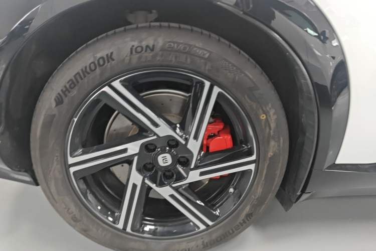 Used Xiaomi Auto YU7 2025 Ultra-Long Range High-Performance All-Wheel-Drive Max Edition Right Rear Wheel Hub