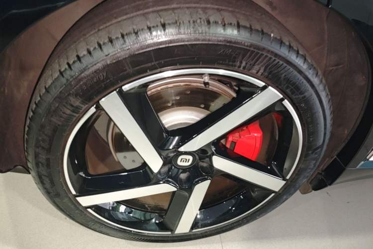 Used Xiaomi Auto YU7 2025 Ultra-Long Range High-Performance All-Wheel-Drive Max Edition Right Rear Wheel Hub