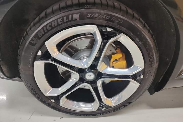 Used Xiaomi Auto YU7 2025 Ultra-Long Range High-Performance All-Wheel-Drive Max Edition Right Rear Wheel Hub