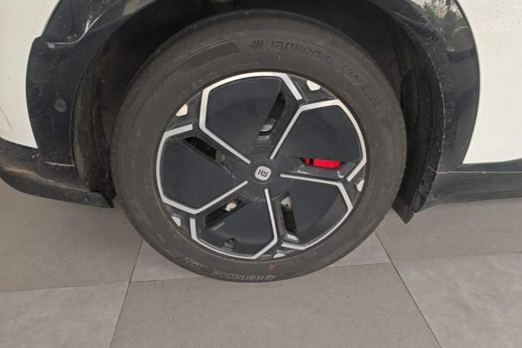 Used Xiaomi Auto YU7 2025 Ultra-Long Range High-Performance All-Wheel-Drive Max Edition Right Rear Wheel Hub