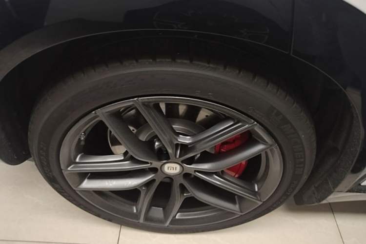Used Xiaomi Auto YU7 2025 Ultra-Long Range High-Performance All-Wheel-Drive Max Edition Right Rear Wheel Hub