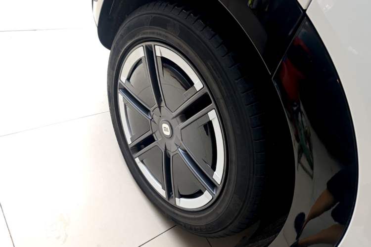 Used Xiaomi Auto YU7 2025 Ultra-Long Range Rear-Wheel Drive Version Right Rear Wheel Hub