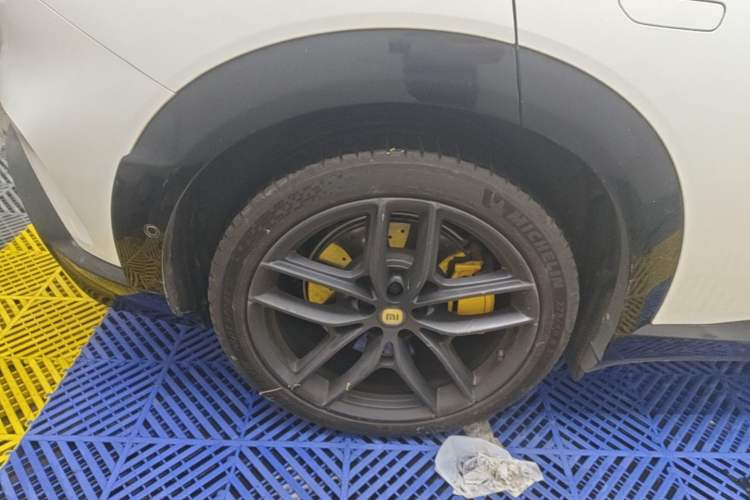 Used Xiaomi Auto YU7 2025 Ultra-Long Range High-Performance All-Wheel-Drive Max Edition Right Rear Wheel Hub