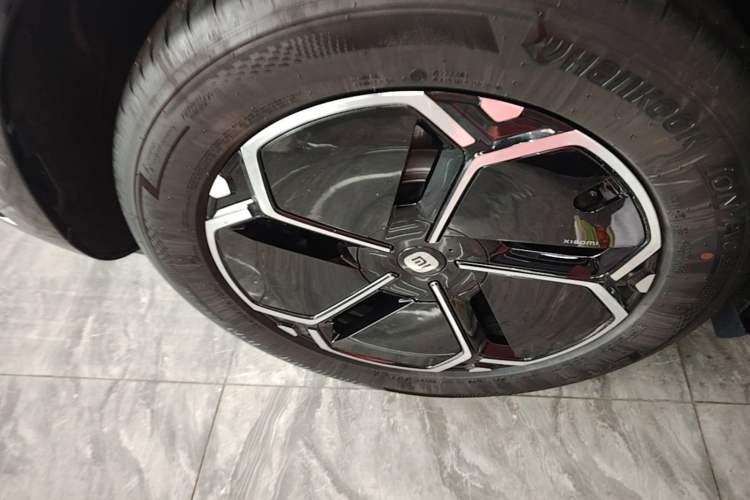 Used Xiaomi Auto YU7 2025 Ultra-Long Range Rear-Wheel Drive Version Right Rear Wheel Hub
