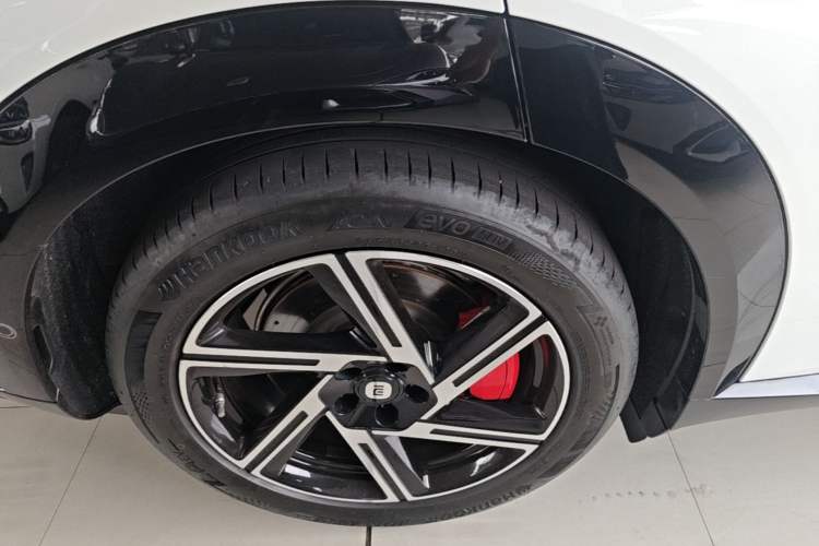 Used Xiaomi Auto YU7 2025 Ultra-Long Range High-Performance All-Wheel-Drive Max Edition Right Rear Wheel Hub