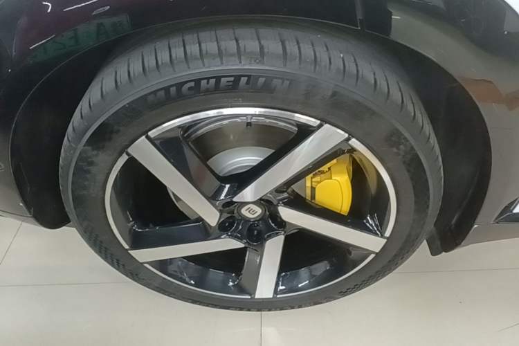 Used Xiaomi Auto YU7 2025 Ultra-Long Range All-Wheel Drive Pro Version Right Rear Wheel Hub