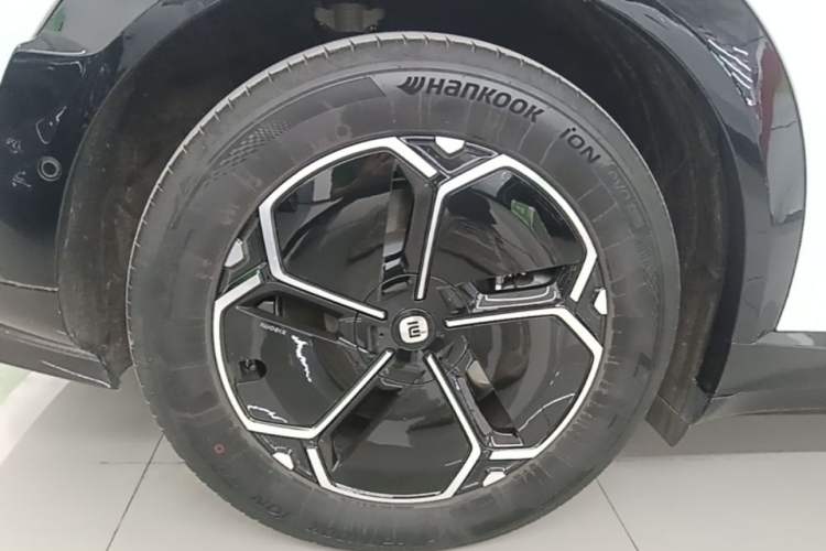 Used Xiaomi Auto YU7 2025 Ultra-Long Range Rear-Wheel Drive Version Right Rear Wheel Hub
