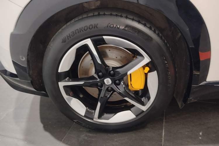 Used Xiaomi Auto YU7 2025 Ultra-Long Range High-Performance All-Wheel-Drive Max Edition Right Rear Wheel Hub