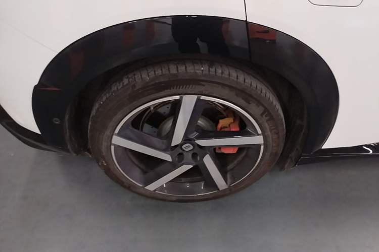 Used Xiaomi Auto YU7 2025 Ultra-Long Range High-Performance All-Wheel-Drive Max Edition Right Rear Wheel Hub