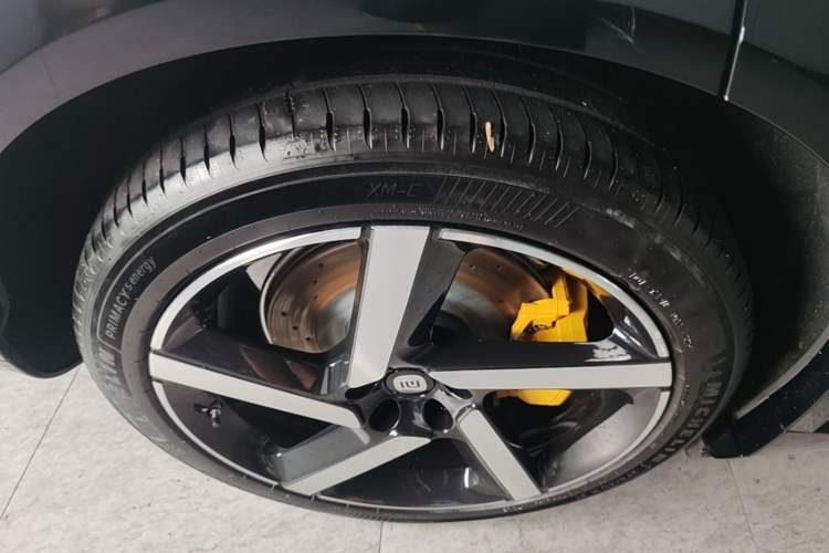 Used Xiaomi Auto YU7 2025 Ultra-Long Range High-Performance All-Wheel-Drive Max Edition Right Rear Wheel Hub