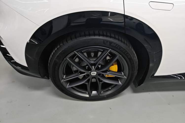 Used Xiaomi Auto YU7 2025 Ultra-Long Range High-Performance All-Wheel-Drive Max Edition Right Rear Wheel Hub