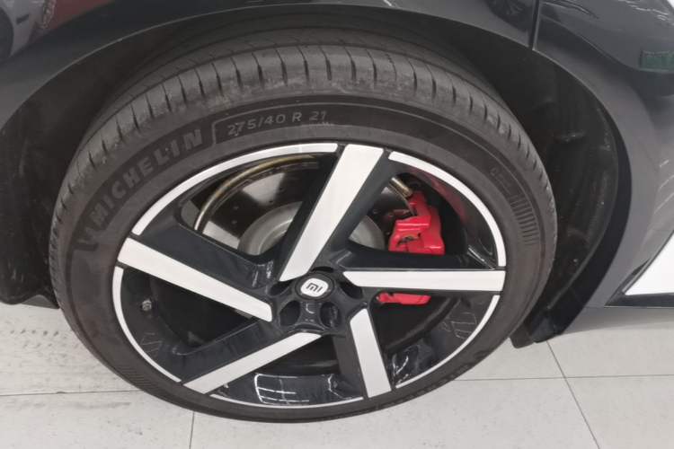 Used Xiaomi Auto YU7 2025 Ultra-Long Range High-Performance All-Wheel-Drive Max Edition Right Rear Wheel Hub
