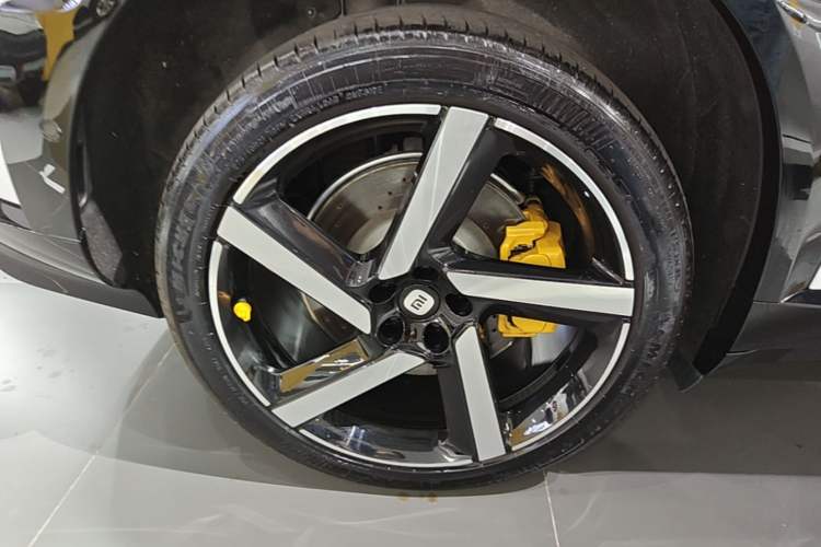 Used Xiaomi Auto YU7 2025 Ultra-Long Range High-Performance All-Wheel-Drive Max Edition Right Rear Wheel Hub