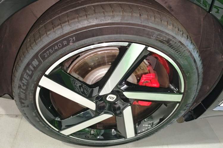Used Xiaomi Auto YU7 2025 Ultra-Long Range High-Performance All-Wheel-Drive Max Edition Right Rear Wheel Hub