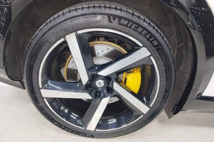 Used Xiaomi Auto YU7 2025 Ultra-Long Range High-Performance All-Wheel-Drive Max Edition Right Rear Wheel Hub