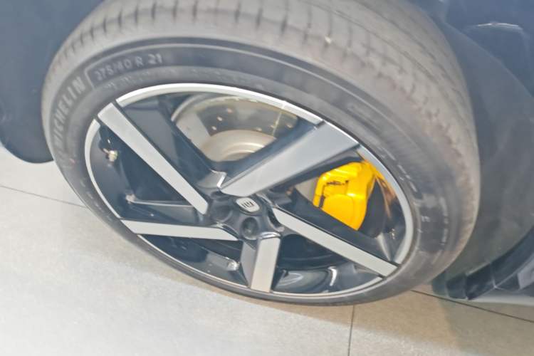 Used Xiaomi Auto YU7 2025 Ultra-Long Range High-Performance All-Wheel-Drive Max Edition Right Rear Wheel Hub