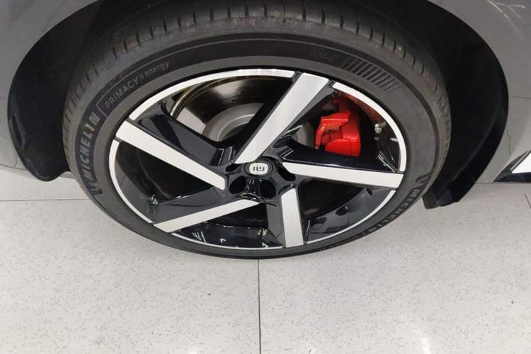 Used Xiaomi Auto YU7 2025 Ultra-Long Range High-Performance All-Wheel-Drive Max Edition Right Rear Wheel Hub
