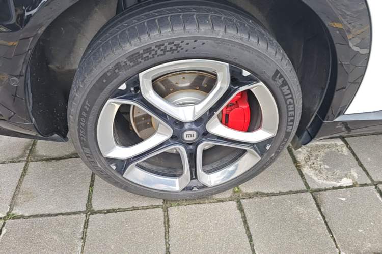 Used Xiaomi Auto YU7 2025 Ultra-Long Range High-Performance All-Wheel-Drive Max Edition Right Rear Wheel Hub