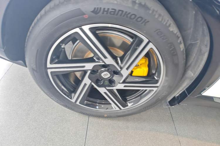 Used Xiaomi Auto YU7 2025 Ultra-Long Range Rear-Wheel Drive Version Right Rear Wheel Hub