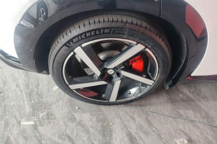 Used Xiaomi Auto YU7 2025 Ultra-Long Range High-Performance All-Wheel-Drive Max Edition Right Rear Wheel Hub