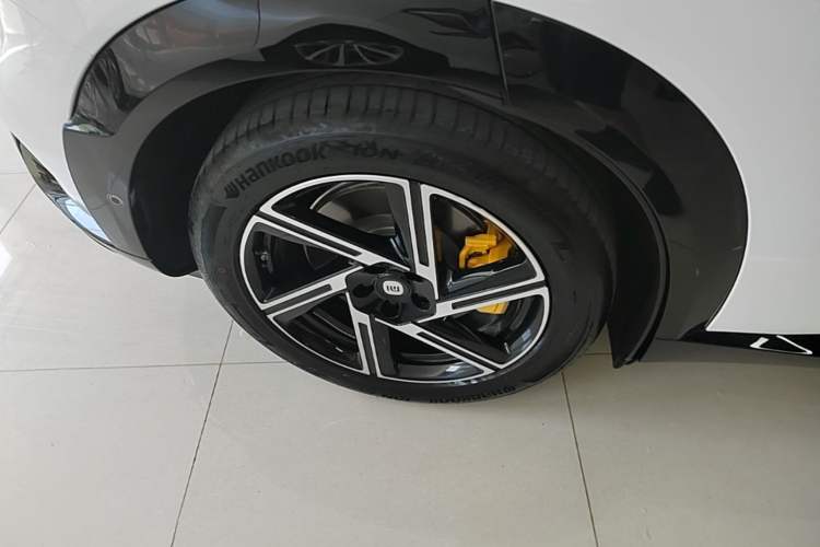 Used Xiaomi Auto YU7 2025 Ultra-Long Range Rear-Wheel Drive Version Right Rear Wheel Hub