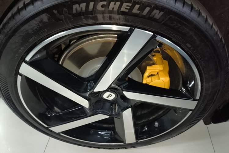 Used Xiaomi Auto YU7 2025 Ultra-Long Range All-Wheel Drive Pro Version Right Rear Wheel Hub
