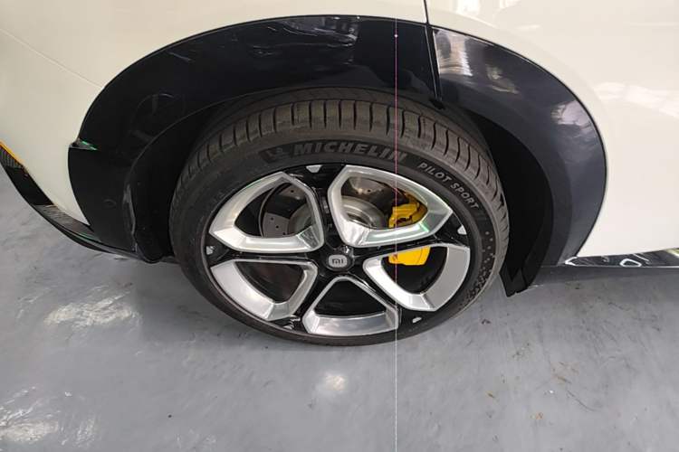 Used Xiaomi Auto YU7 2025 Ultra-Long Range High-Performance All-Wheel-Drive Max Edition Right Rear Wheel Hub