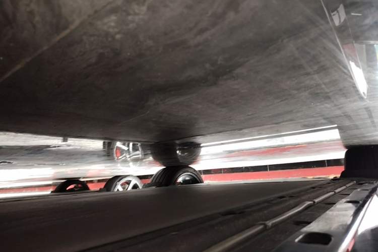 Used Xiaomi Auto YU7 2025 Ultra-Long Range High-Performance All-Wheel-Drive Max Edition Right Side Sill