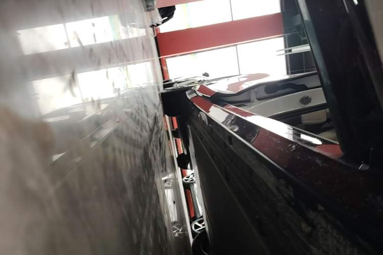 Used Xiaomi Auto YU7 2025 Ultra-Long Range Rear-Wheel Drive Version Right Side Sill