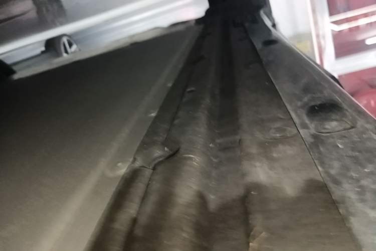 Used Xiaomi Auto YU7 2025 Ultra-Long Range Rear-Wheel Drive Version Right Side Sill
