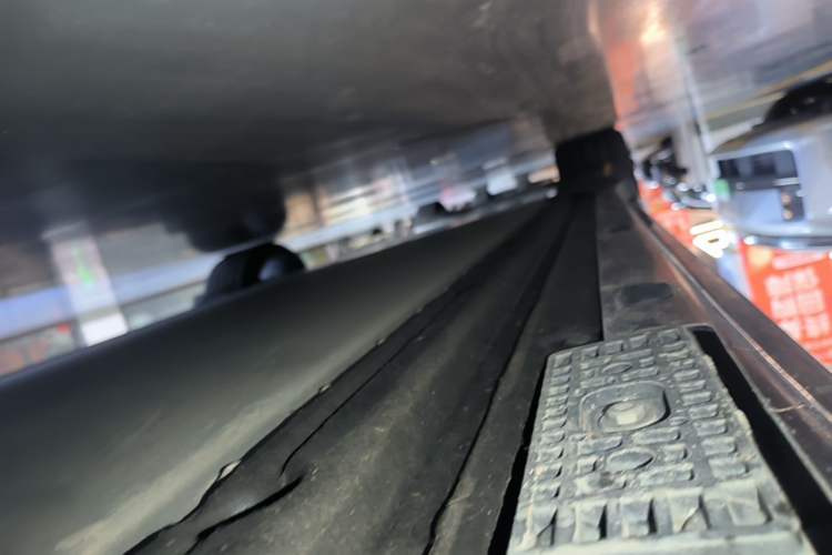 Used Xiaomi Auto YU7 2025 Ultra-Long Range High-Performance All-Wheel-Drive Max Edition Right Side Sill