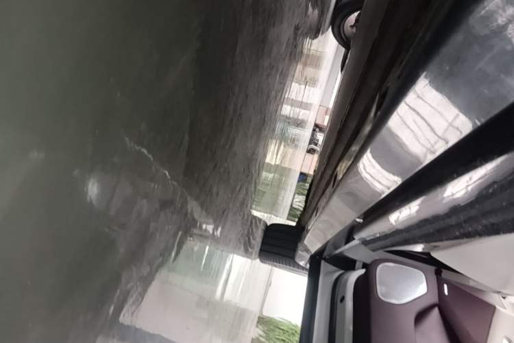 Used Xiaomi Auto YU7 2025 Ultra-Long Range High-Performance All-Wheel-Drive Max Edition Right Side Sill