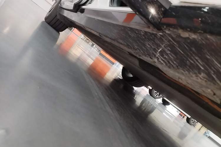 Used Xiaomi Auto YU7 2025 Ultra-Long Range High-Performance All-Wheel-Drive Max Edition Right Side Sill