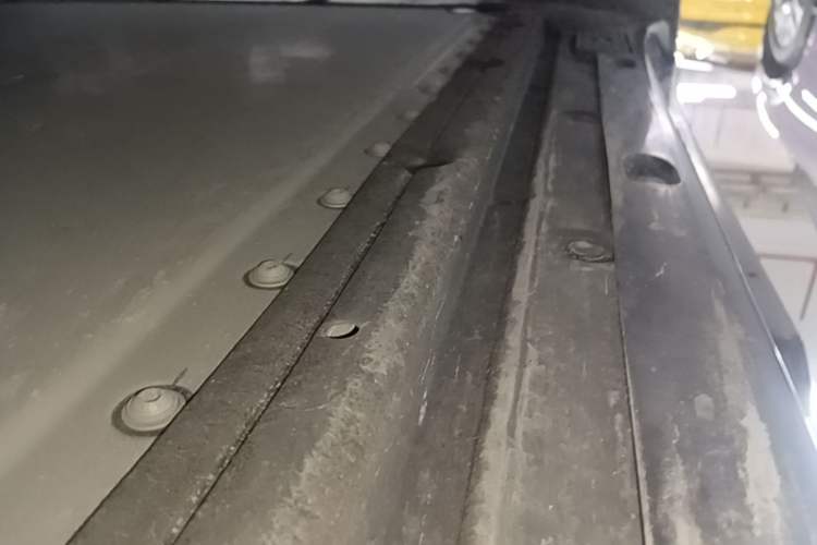 Used Xiaomi Auto YU7 2025 Ultra-Long Range High-Performance All-Wheel-Drive Max Edition Right Side Sill