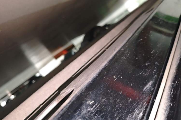 Used Xiaomi Auto YU7 2025 Ultra-Long Range High-Performance All-Wheel-Drive Max Edition Right Side Sill