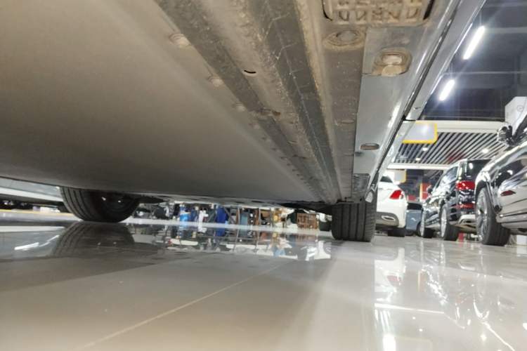 Used Xiaomi Auto YU7 2025 Ultra-Long Range High-Performance All-Wheel-Drive Max Edition Right Side Sill