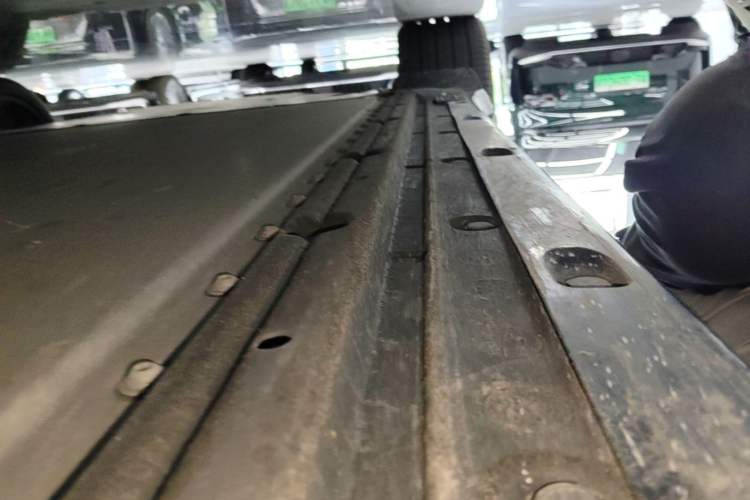 Used Xiaomi Auto YU7 2025 Ultra-Long Range High-Performance All-Wheel-Drive Max Edition Right Side Sill