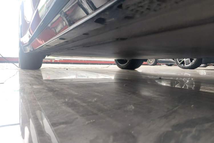Used Xiaomi Auto YU7 2025 Ultra-Long Range High-Performance All-Wheel-Drive Max Edition Right Side Sill