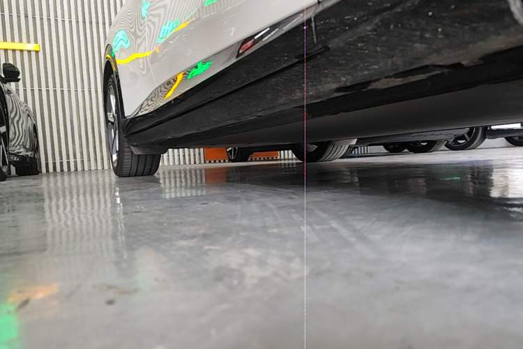 Used Xiaomi Auto YU7 2025 Ultra-Long Range High-Performance All-Wheel-Drive Max Edition Right Side Sill