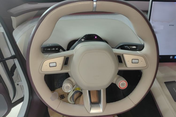 Used Xiaomi Auto YU7 2025 Ultra-Long Range Rear-Wheel Drive Version Steering Wheel