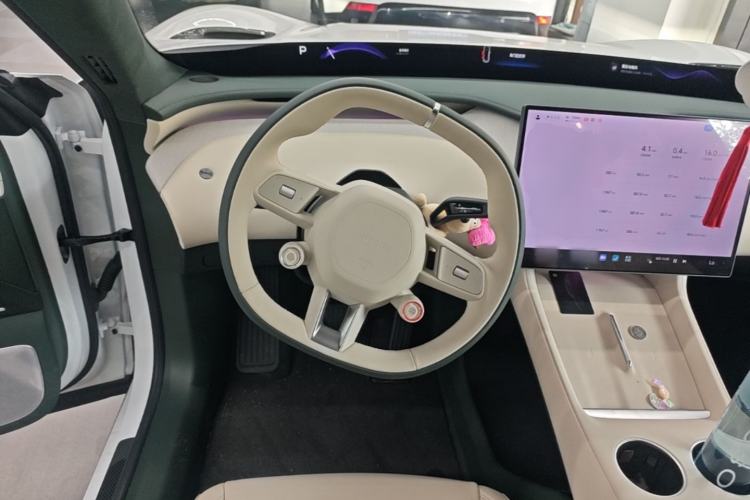 Used Xiaomi Auto YU7 2025 Ultra-Long Range High-Performance All-Wheel-Drive Max Edition Steering Wheel