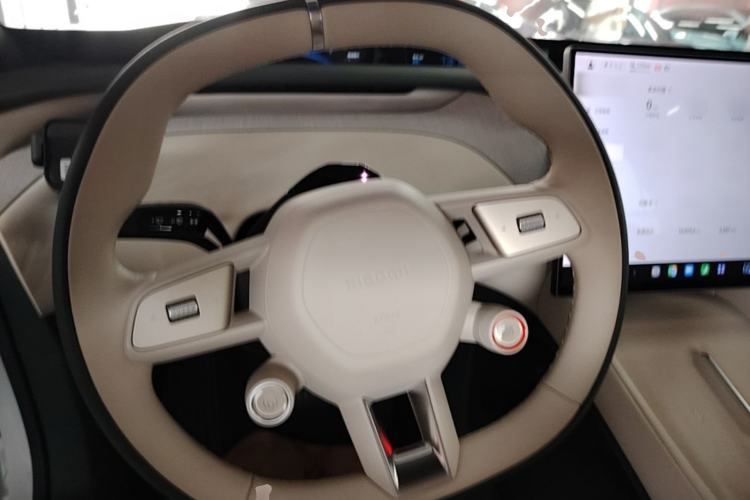 Used Xiaomi Auto YU7 2025 Ultra-Long Range Rear-Wheel Drive Version Steering Wheel